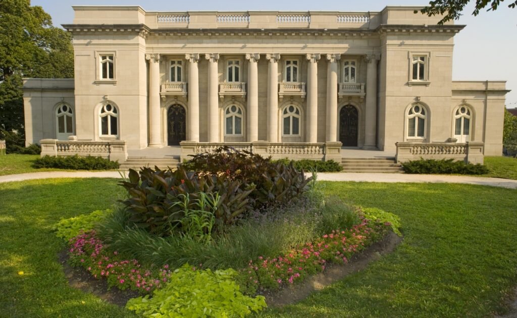 Château Dufresne museum photo