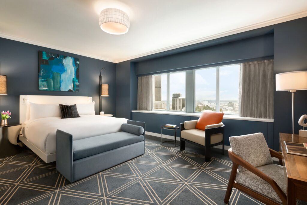 Fairmont The Queen Elizabeth bedroom