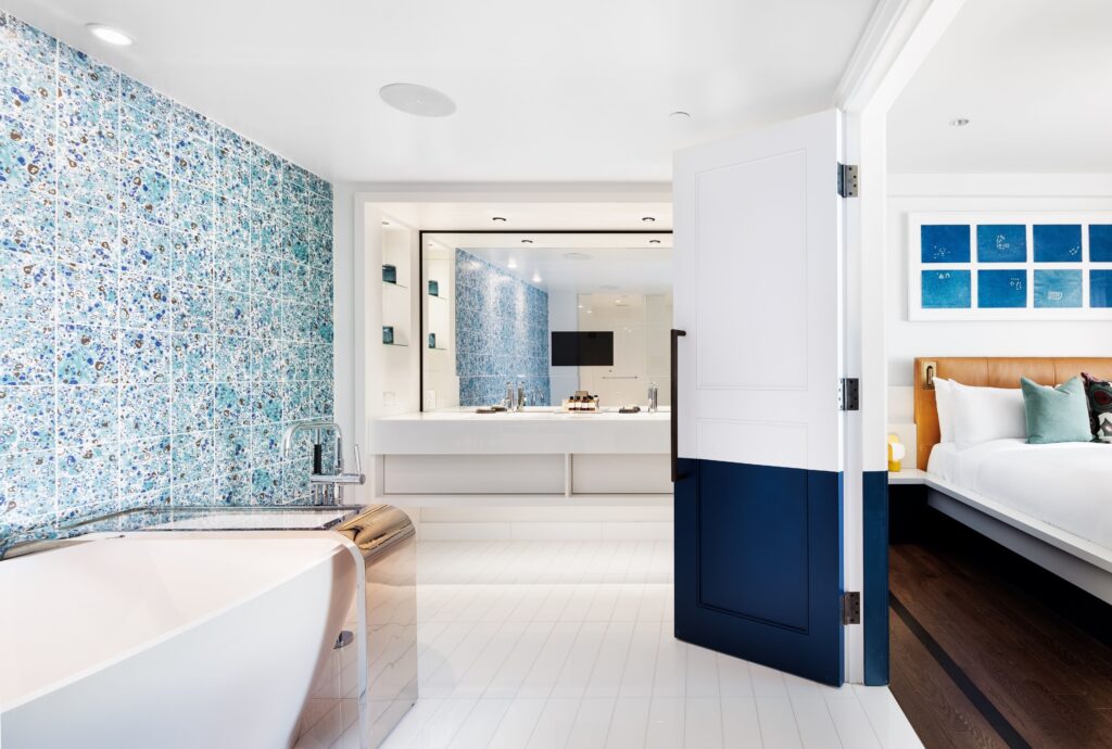 Fairmont The Queen Elizabeth bathroom