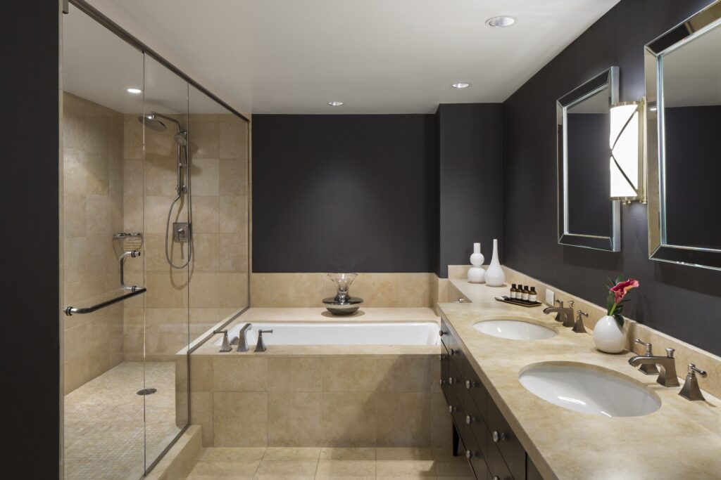 Fairmont The Queen Elizabeth bathroom
