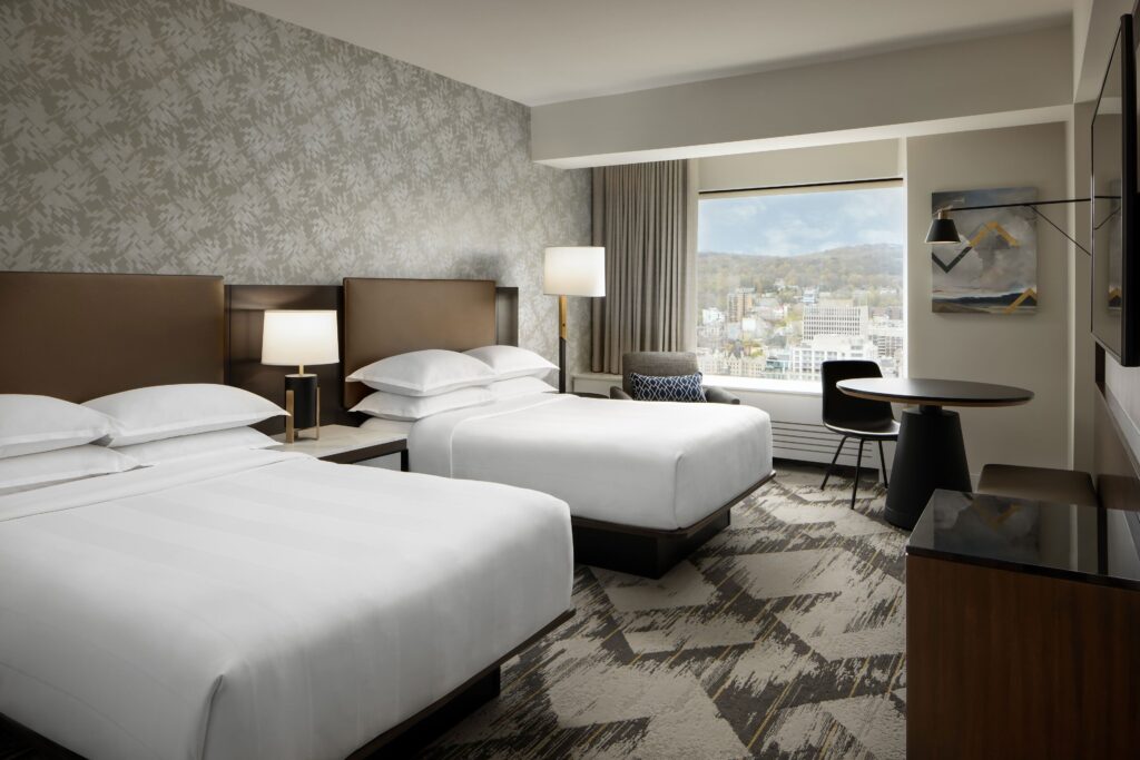 Le Centre Sheraton Montreal Hotel Downtown double bed