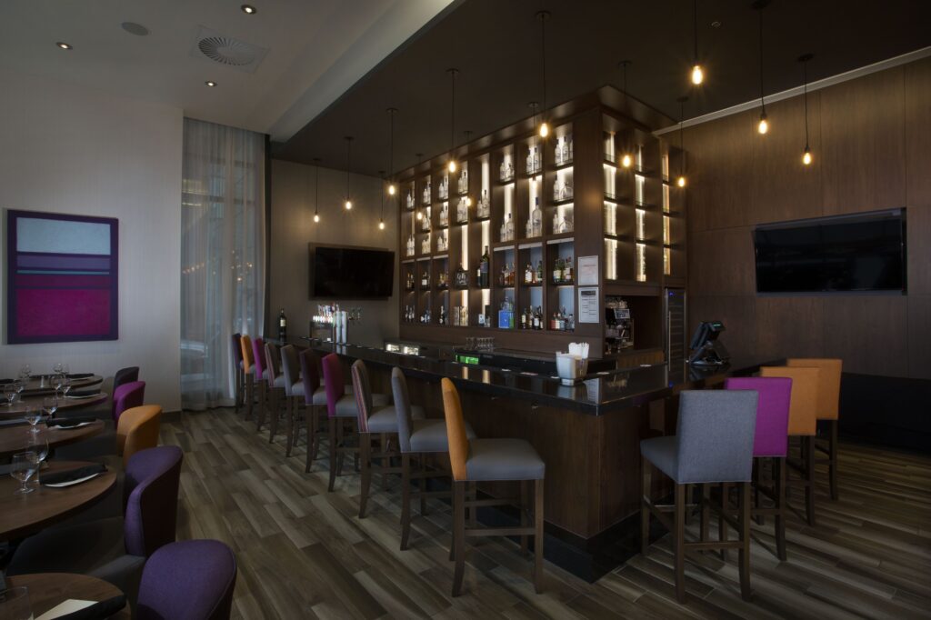 Restaurant-at-Holiday-Inn-Hotel-Suites-Montreal-Centre-ville