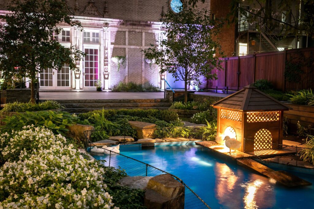 The-Ritz-Carlton-Montreal-Golden-Square-Mile-backyard